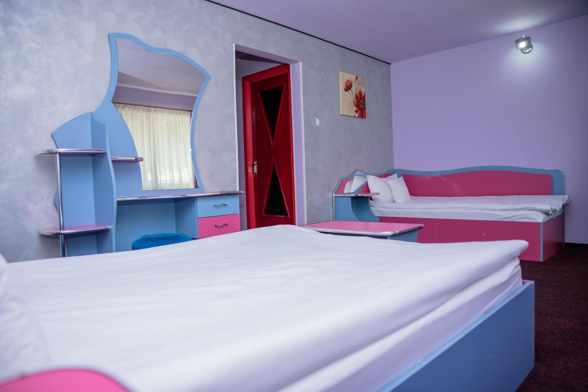 Hotel Yax Cîmpeni Quarto foto